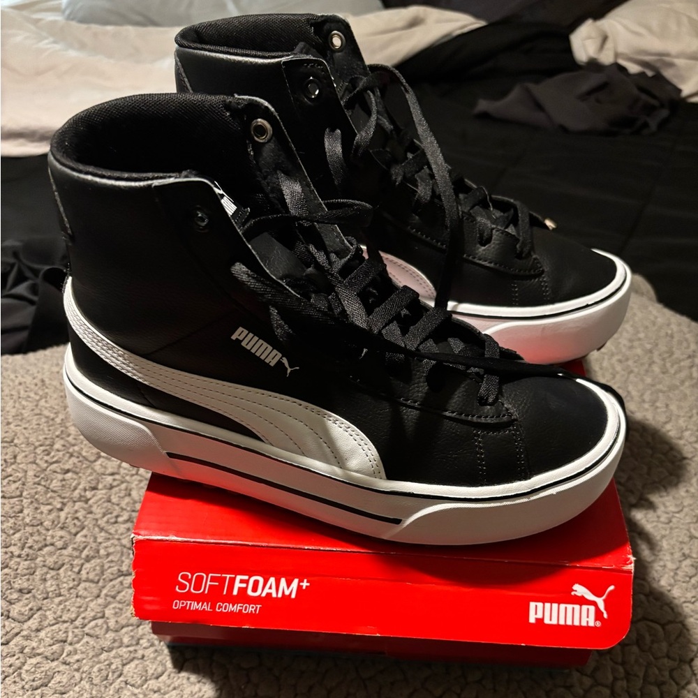 Puma Womens sz 8.5